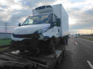 Szybkie i bezpieczne holowanie pojazdów z autostrady A1 oraz drogi wojewódzkiej DW911.